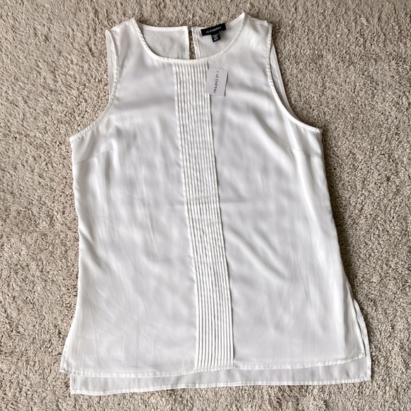Le Chateau | White Pleated Sleeveless Blouse - Picture 1 of 11